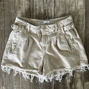 ZARA BEAUTIFUL TAN SHORTS, SIZE BUIR 38
USA04 MEXI